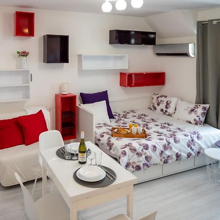 Appartement Colorful Studio With Balcony - Free Parking à Sofia Extérieur photo