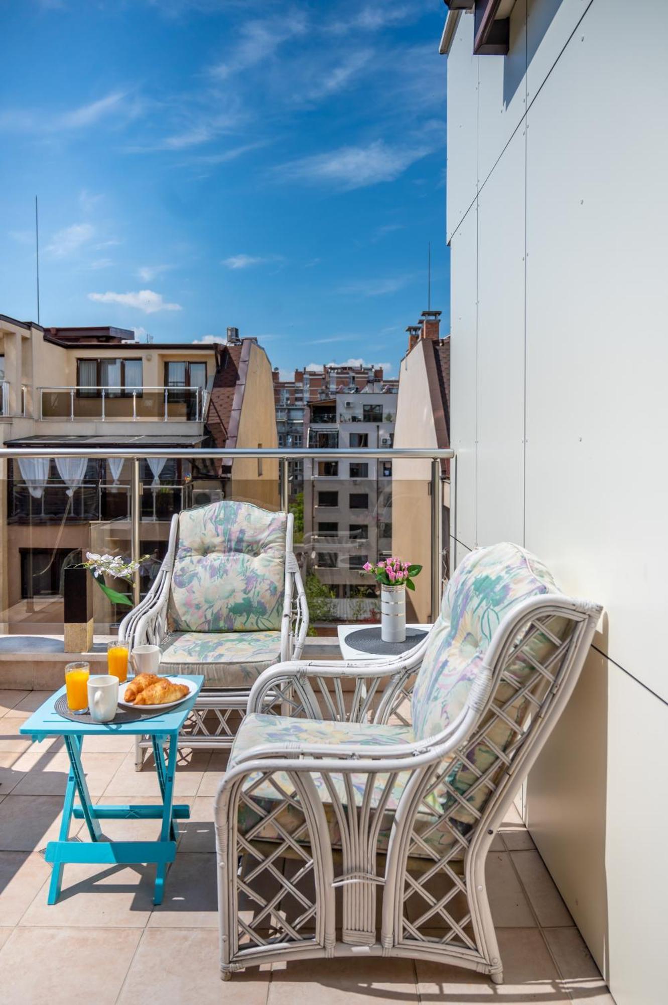 Appartement Colorful Studio With Balcony - Free Parking à Sofia Extérieur photo